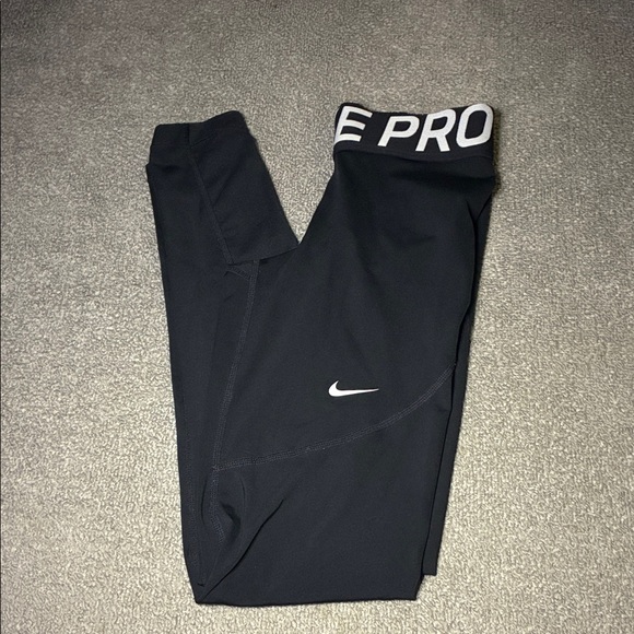 Nike Pro Women's Black High-Waisted Leggings - Picture 3 of 3